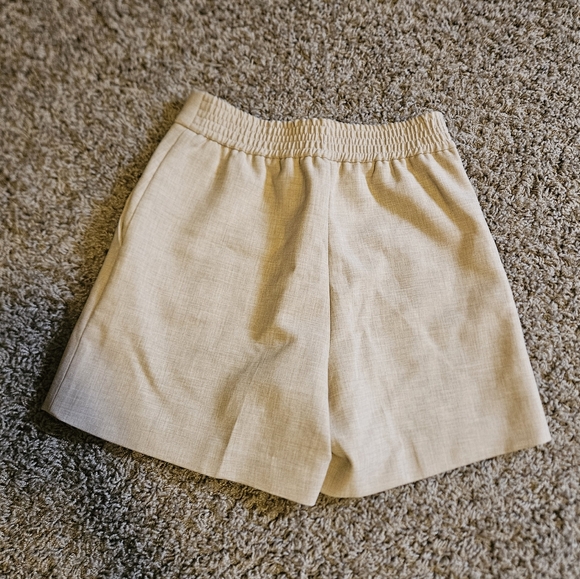 Aritzia Limitless Shorts - Picture 6 of 6